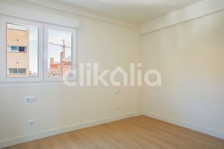 Piso en venta en Valdeacederas en Madrid