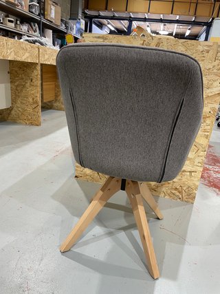 Silla de comedor gris de tela