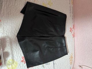 Falda pantalón cuero negro