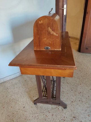 Máquina de coser Alfa antigua