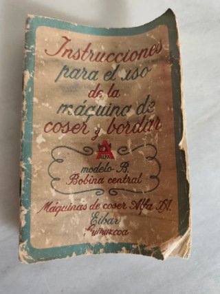 Máquina de coser Alfa antigua