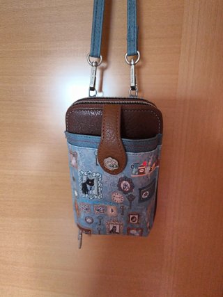 Cartera móvil y monedero estampado