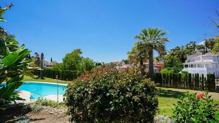 Piso en venta en Los Naranjos - Las Brisas en Marbella