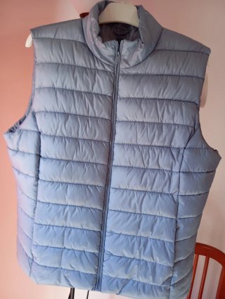 Chaquetón sin manga celeste talla XL,44 a 48.