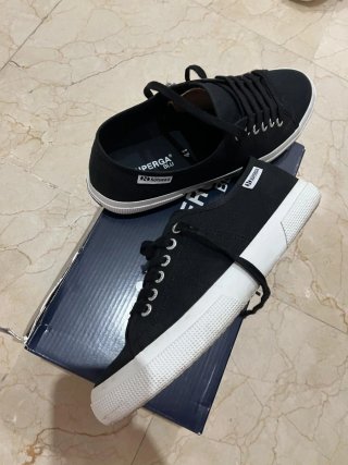 Zapatillas Superga Negras y Blancas