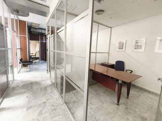 Oficina en alquiler en La Buhaira en Sevilla