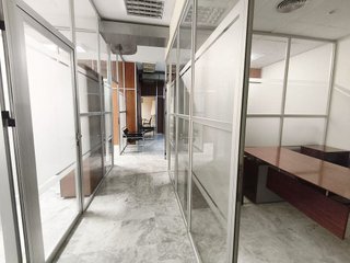 Oficina en alquiler en La Buhaira en Sevilla