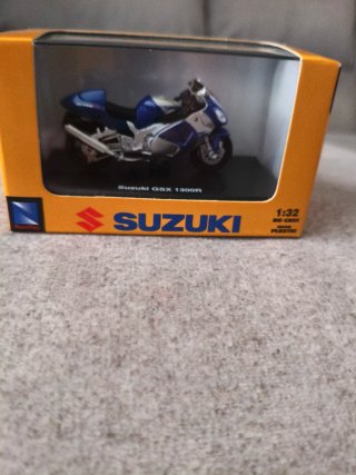 Suzuki Moto 1:32  Die-Cast