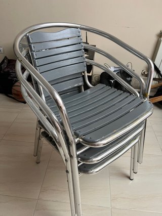 Mesa de jardín y 4 sillas