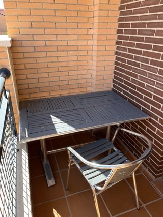 Mesa de jardín y 4 sillas