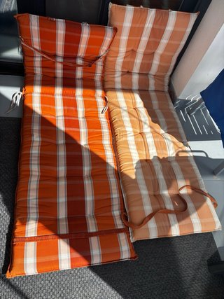 Cojines para tumbonas a rayas naranjas y blancos