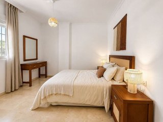 Piso en alquiler en Los Naranjos - Las Brisas en Marbella