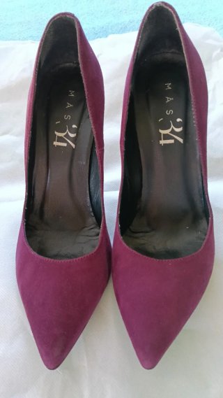 Zapatos de tacón salón color berenjena