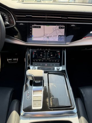 AUDI Q8 60 TFSIe Black Line plus quattro trip