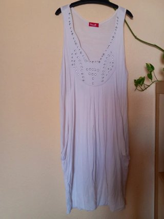 Talla 42 XL Vestido blanco tachuelas plateadas