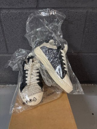 Zapatillas Pepe Jeans Negras y Plateadas