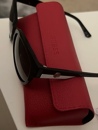 Gafas de sol Guess negras