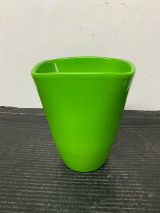 Vaso verde de vidrio