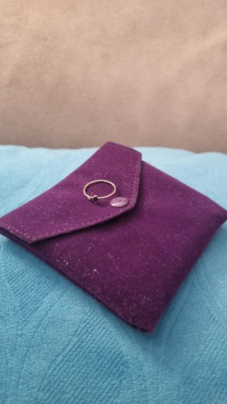 Anillo oro amarillo con zafiro y diamante