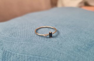 Anillo oro amarillo con zafiro y diamante