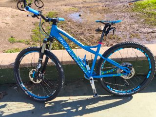 Bicicleta de Montaña Specialized Negra