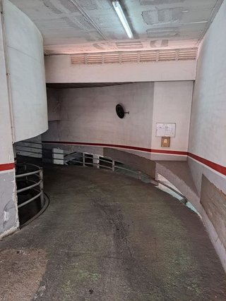 Garaje en venta en La Font de la Guatlla en Barcelona