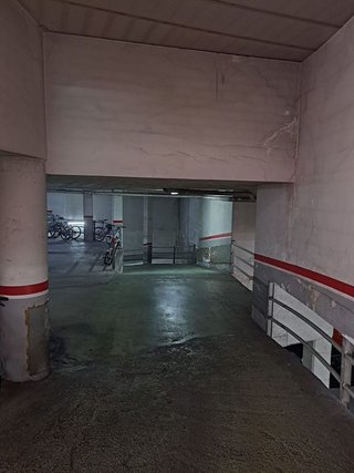 Garaje en venta en La Font de la Guatlla en Barcelona