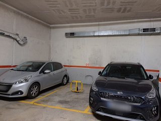 Garaje en venta en La Font de la Guatlla en Barcelona