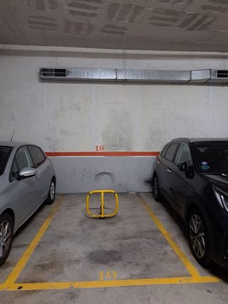 Garaje en venta en La Font de la Guatlla en Barcelona
