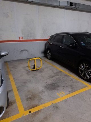 Garaje en venta en La Font de la Guatlla en Barcelona