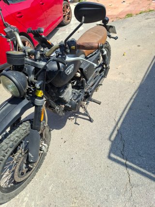 Moto Hanway 125 Naked Negra/Marrón