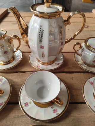 Juego de té antiguo porcelana dorada