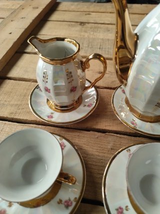 Juego de té antiguo porcelana dorada