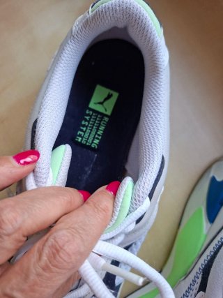 Zapatillas Puma Blancas y Verdes