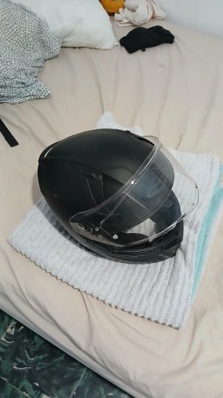 Casco de moto negro integral