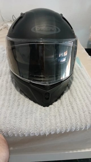 Casco de moto negro integral