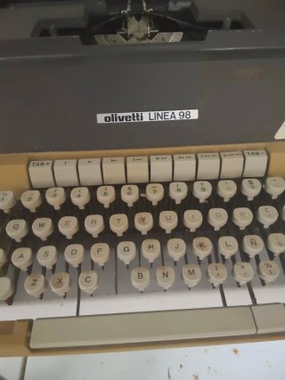 Máquina de escribir Olivetti Línea 98