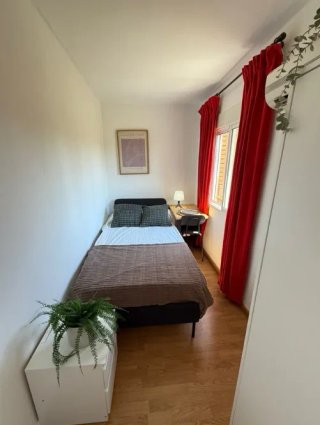 Habitación de entrada inmediata en Valencia