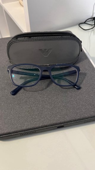 Marco de gafas Emporio Armani.