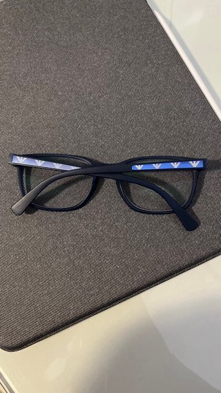 Marco de gafas Emporio Armani.