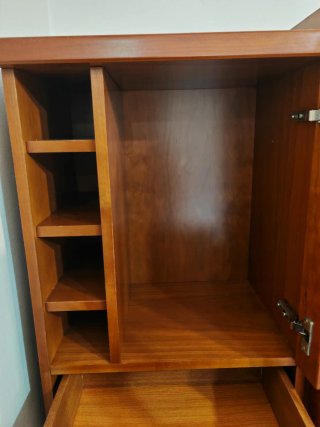 Mueble salón vitrina madera contrachapada.