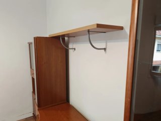 Mueble salón vitrina madera contrachapada.