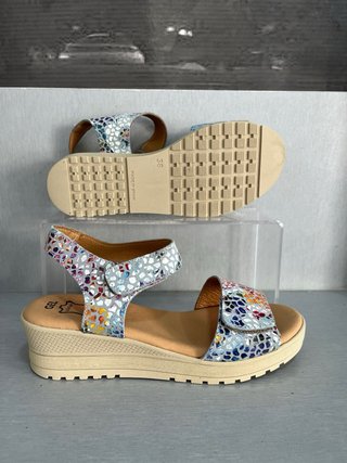 Sandalias piel talla 38 velcro multicolor nuevas