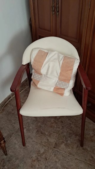 Silla de madera y tela