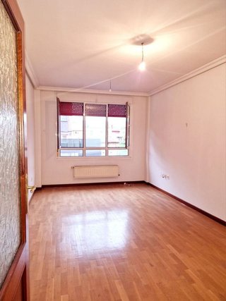 Piso en alquiler en Tenderina Alta - Fozaneldi en Oviedo