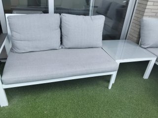 Conjunto Sofá y Mesa Jardín Gris.
