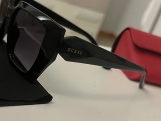 Gafas de sol negras guess