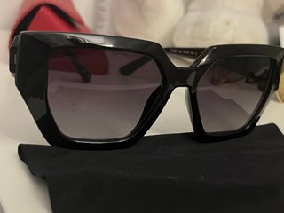 Gafas de sol negras guess