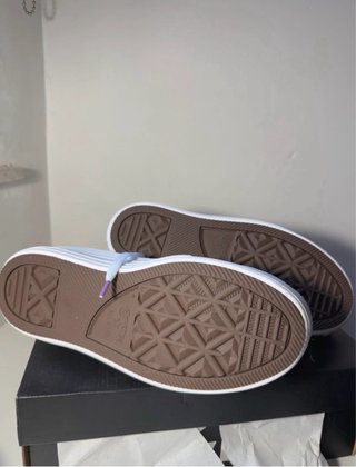 Converse plataforma blancas y moradas