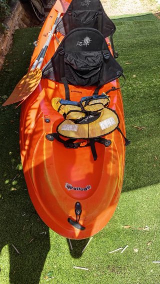 Kayak Doble Naranja con Remos y Chalecos